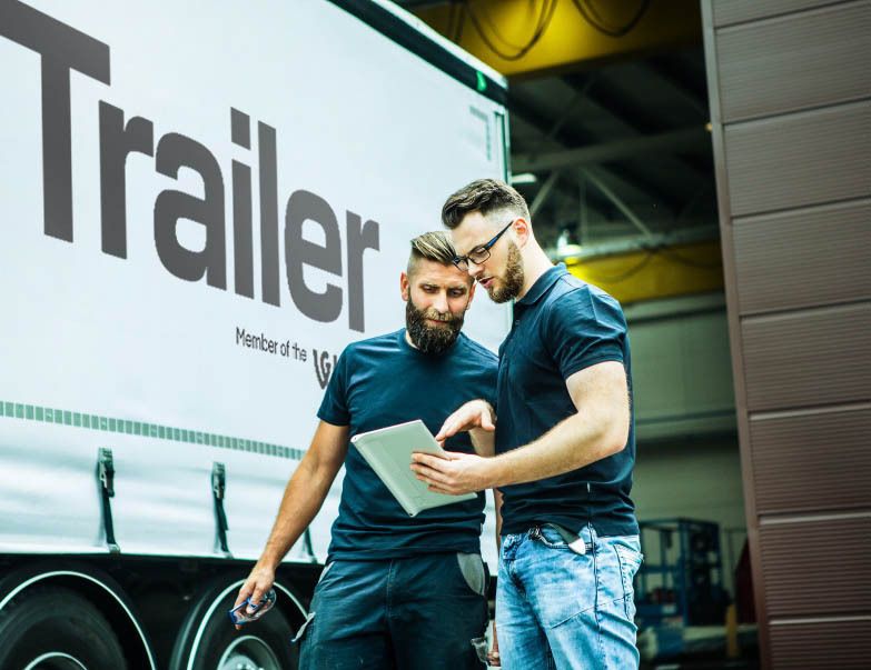 Specjaliści ReTrailer przy naczepie